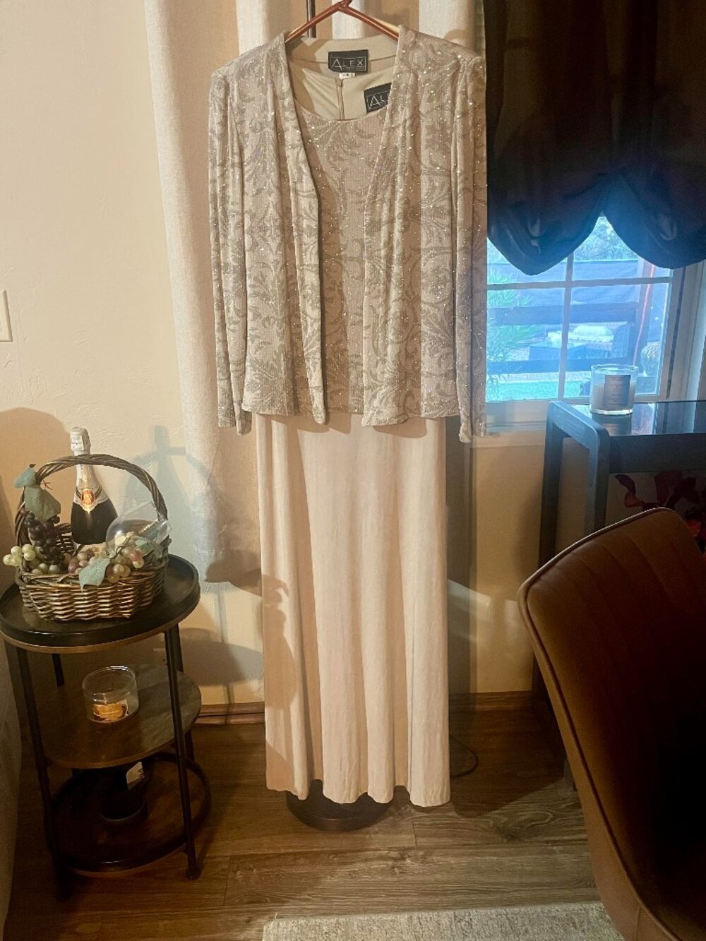 ALEX EVENINGS Stunning Gown 2 pc. Sleeveless with jacket. Mother of the Bride - Picture 3 of 10